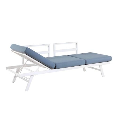outdoor chaise lounge