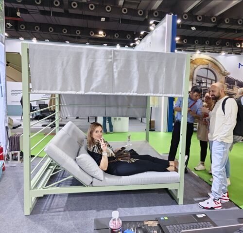 outdoor daybed with canopy